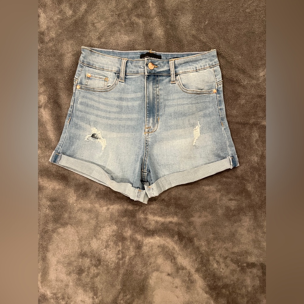 Kendall+Kylie jean shorts size 28